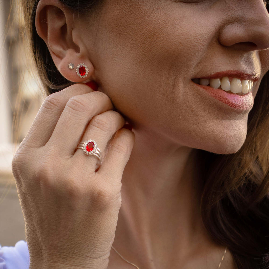Anel de Prata Coleção Queens Oval Cristal Rubi 5x7mm e Zircônias Brancas - foto 2