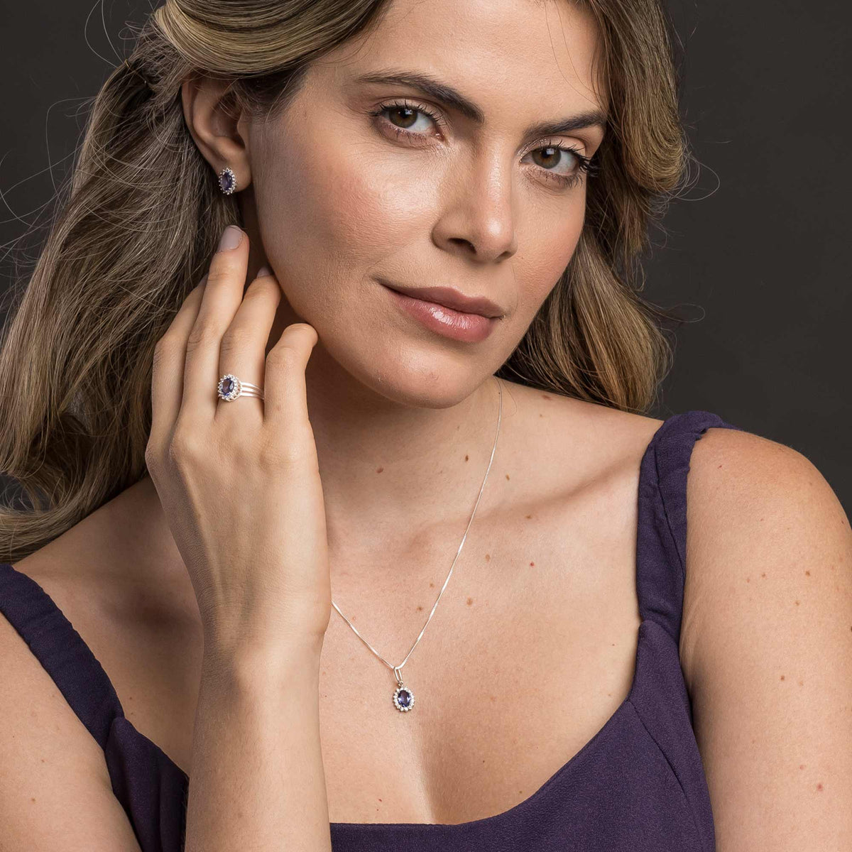 Anel de Prata Coleção Queens Oval Cristal Tanzanita 5x7mm e Zircônias Brancas - foto 5