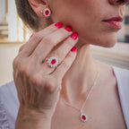 Anel de Prata Coleção Queens Oval Cristal Rubi 6x8mm e Zircônias Brancas - foto 2