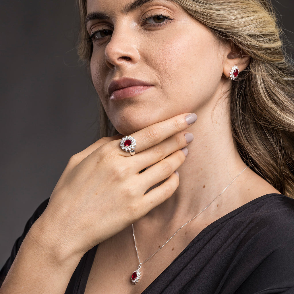 Anel de Prata Coleção Queens Oval Cristal Rubi 6x8mm e Zircônias Brancas - foto 4