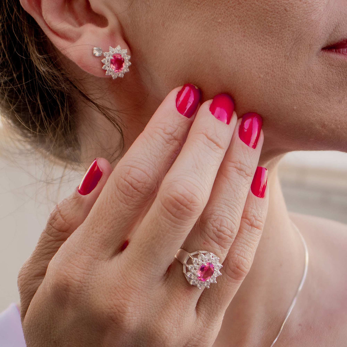 Anel de Prata Coleção Queens Oval Cristal Safira Rosa 6x8mm e Zircônias Brancas - foto 3