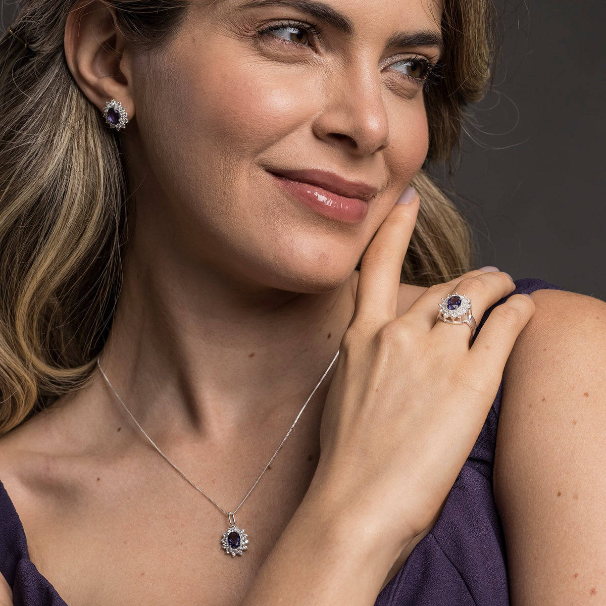 Anel de Prata Coleção Queens Oval Cristal Tanzanita 6x8mm e Zircônias Brancas - foto 4