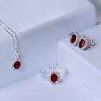 Anel de Prata Coleção Queens Oval Cristal Rubi 5x7mm e Zircônias Brancas - foto 3