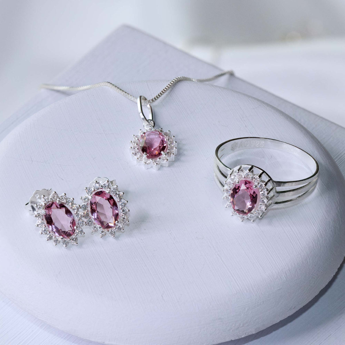 Anel de Prata Coleção Queens Oval Cristal Safira Rosa 5x7mm e Zircônias Brancas - foto 3