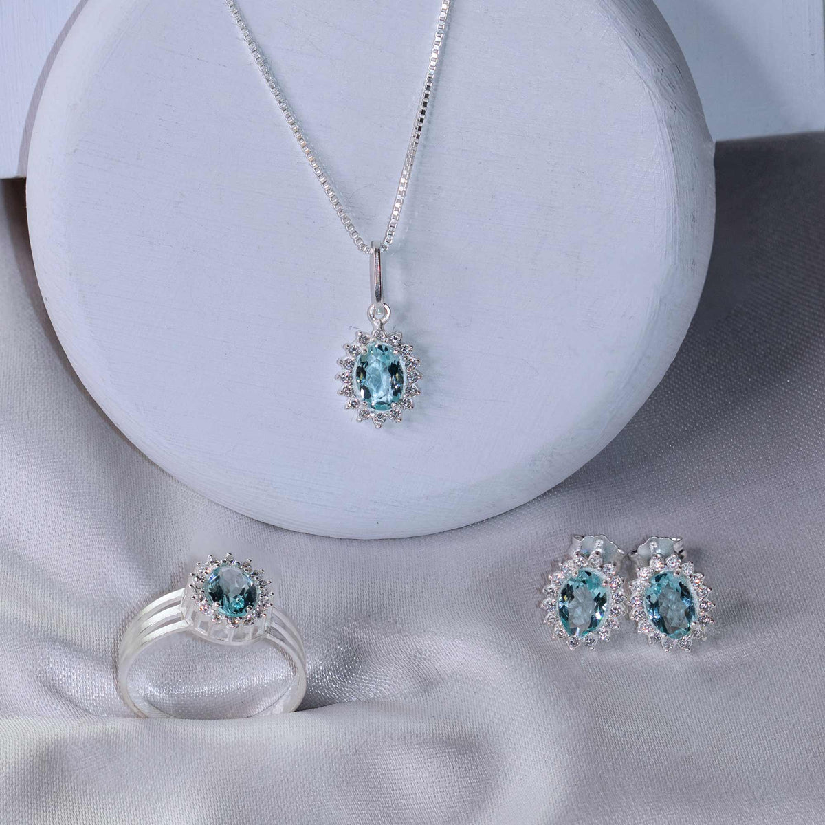Anel de Prata Coleção Queens Oval Cristal Topázio Sky 5x7mm e Zircônias Brancas - foto 3