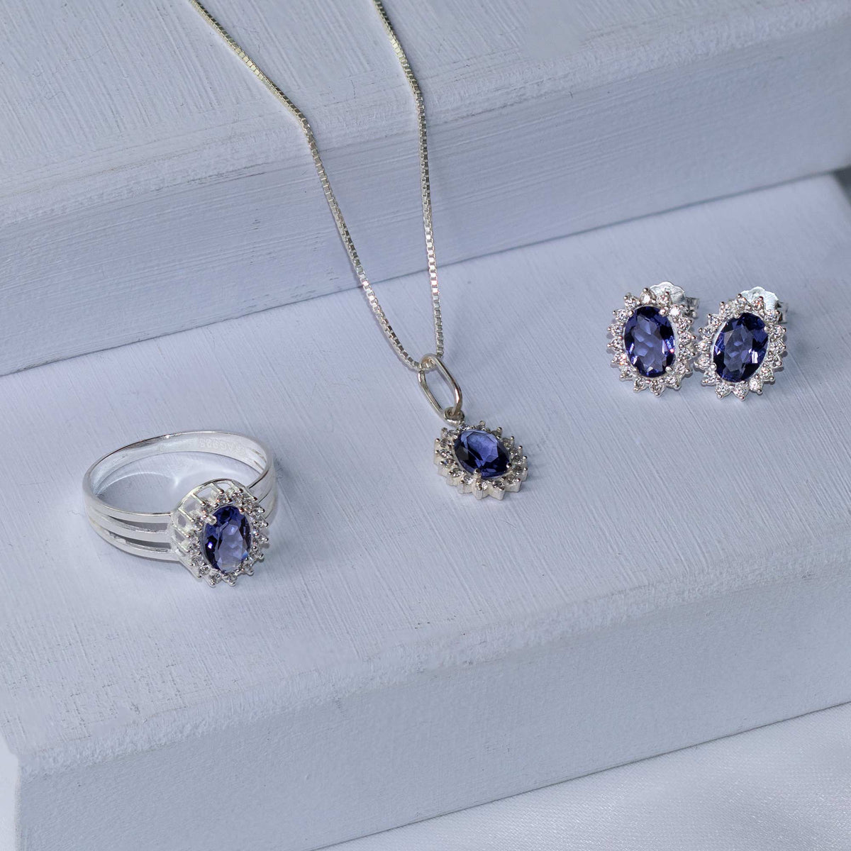 Anel de Prata Coleção Queens Oval Cristal Tanzanita 5x7mm e Zircônias Brancas - foto 3