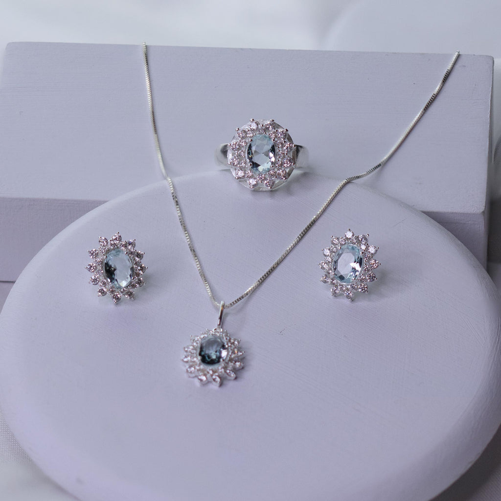 Anel de Prata Coleção Queens Oval Cristal Topázio Sky 6x8mm e Zircônias Brancas - foto 4