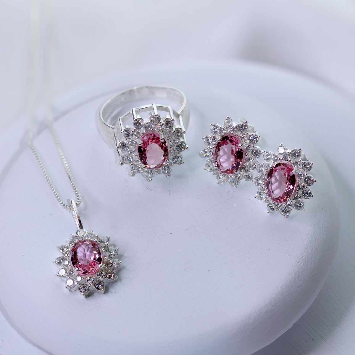 Anel de Prata Coleção Queens Oval Cristal Safira Rosa 6x8mm e Zircônias Brancas - foto 4