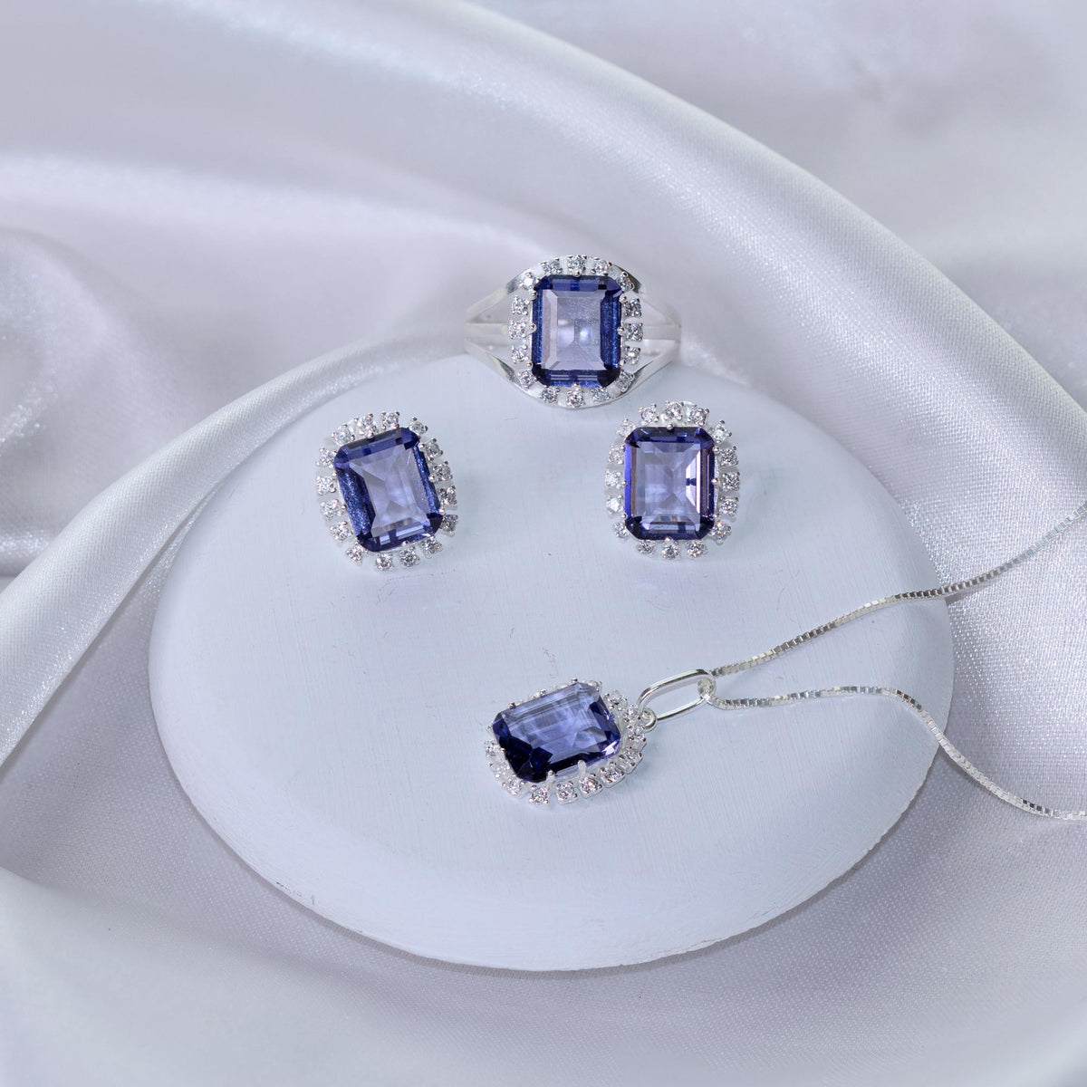 Anel de Prata Coleção Queens Cristal Tanzanita 8x10mm e Zircônias Brancas - foto 3