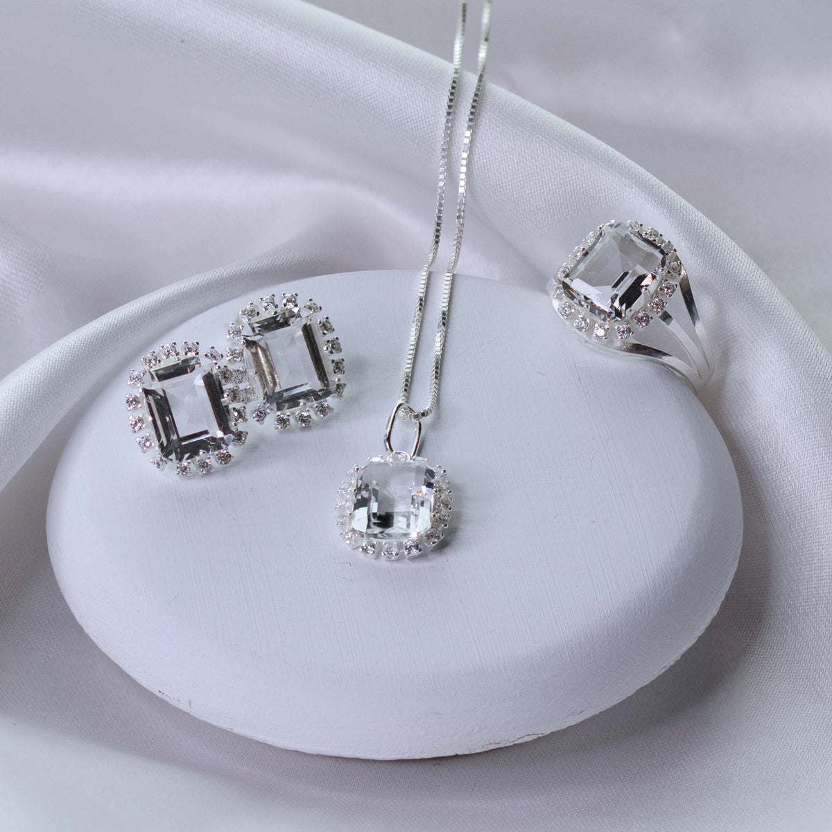 Anel de Prata Coleção Queens Cristal 8x10mm e Zircônias Brancas - foto 3
