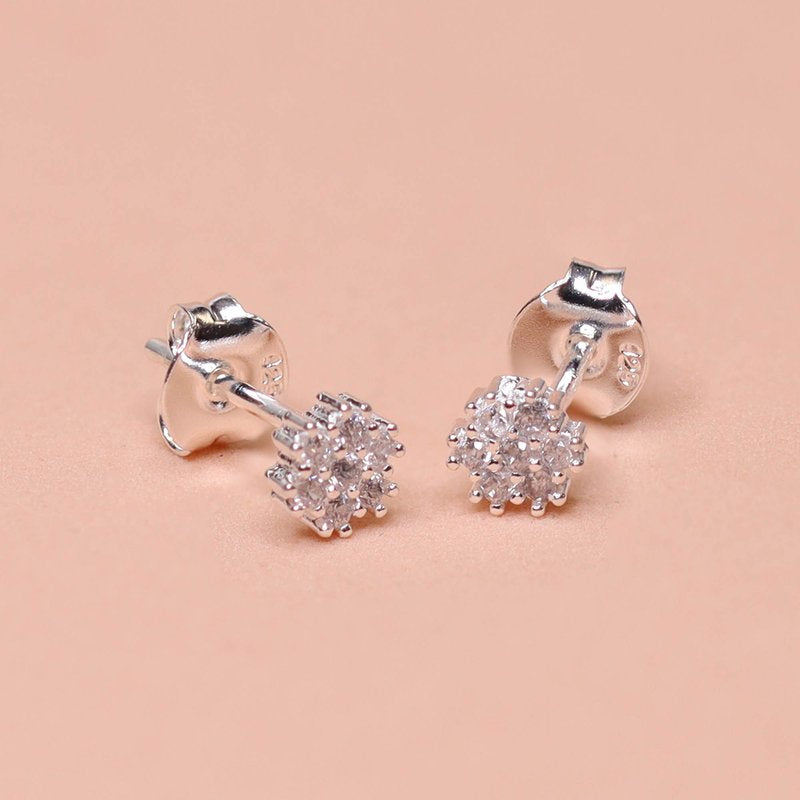 Brinco de Prata Coleção Florescer com Zircônias Brancas